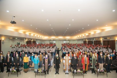 ประมวลภาพถ่ายพิธีมอบประกาศนียบัตรผู้สำเร็จการศึกษา ภาคเรียนที่ ๒ ปีการศึกษา ๒๕๖๔ ณ ห้องประชุมมเหสักข์ ชั้น ๓ อาคารอำนวยการ วิทยาลัยเทคนิคแพร่