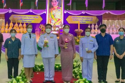 ท่านรองผู้อำนวยการสุทิน ถาวรมงคล รองผู้อำนวยการฝ่ายพัฒนากิจการนักเรียนนักศึกษา วิทยาลัยเทคนิคแพร่ ได้นำนักศึกษาองค์การวิชาชีพฯ เข้าร่วมพิธีถวายเครื่องราชสักการะและวางพานพุ่มและพิธีถวายพระพรชัยมงคล