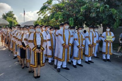 ร่วมถ่ายภาพหมู่ในงานพิธีพระราชทานปริญญาบัตร สถาบันการอาชีวศึกษา ประจำปีการศึกษา 2562-2564