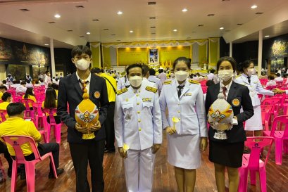 เข้าร่วมพิธีถวายเครื่องราชสักการะและวางพานพุ่ม และพิธีจุดเทียนถวายพระพรชัยมงคล