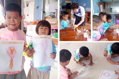 เด็กๆ วัยอนุบาล  ทำการทดลอง​เรื่อง เป่าลูกโป่ง​จากขวด