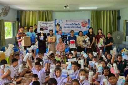 เดินทางมอบหนังสือแก่ 11 โรงเรียน จังหวัดสุพรรณบุรี
