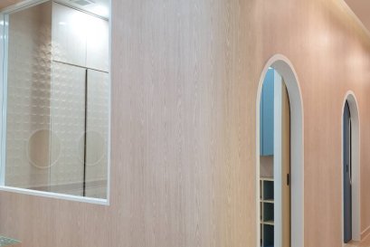 ผลงานติดฟิล์มลายไม้ นุ่มนวลสบายตา IT333