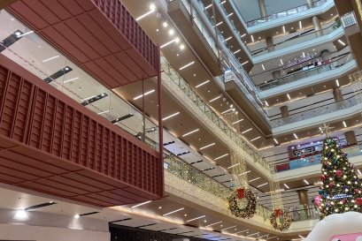 ผลงานติดฟิล์มลายไม้ บริเวณฝ้าขอบรอบ เสากลมเซ็นทรัลแจ้งวัฒนะ