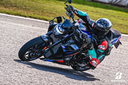 BMW M1000R  Raw Power with Precision Control