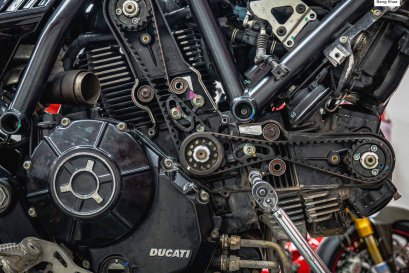 Did you know? Replacing the timing belt on a Desmodue engine isnt just about swapping in a new belt!
