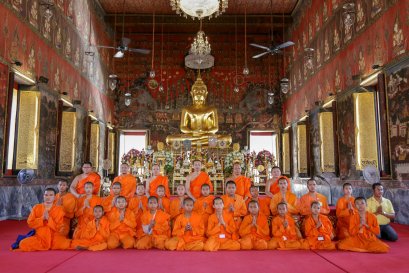 คณะอาจารย์และสามเณร วัดกุศลสมาคร ถนนราชวงศ์ เขตสัมพันธวงศ์ กรุงเทพ ได้เดินทางมาทัศนศึกษา ณ วัดสระเกศ ราชวรมหาวิหาร 