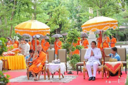 วัดสระเกศจัดพิธีขลิบผมอุปสมบทหมู่เฉลิมพระเกียรติพระบาทสมเด็จพระเจ้าอยู่หัว ทรงครองราชย์ ๗๐ ปี สมเด็จพระนางเจ้าสิริกิติ์ พระบรมราชินีนาถ พระชนมายุ ๘๔ พรรษา