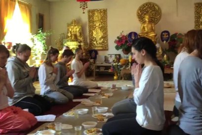 ฮือฮา !!  ชาวต่างชาติ พิจารณณาอาหาร (ปะฏิสังขา โยนิโส) ได้อย่างคล่องแคล่ว (ชมคลิป)