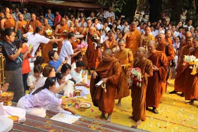 หลวงพ่อสนอง กตปุญโญ พระผู้ใจดี