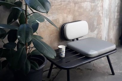 'COMBI' เก้าอี้มีโต๊ะข้างสุดเก๋  สองฟังก์ชั่นในหนึ่งเดียว 