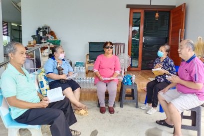 ชมรมผู้สูงอายุวัดแม่พระมหาทุกข์ ท่าม่วง ได้ออกเยี่ยมเยียนผู้สูงอายุ ผู้เจ็บป่วยและผู้ยากไร้ ในเขตวัดแม่พระมหาทุกข์