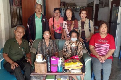 ชมรมผู้สูงอายุวัดแม่พระมหาทุกข์ ท่าม่วง ได้ออกเยี่ยมเยียนผู้ป่วย ผู้สูงอายุในเขตวัด จำนวน 6 ราย