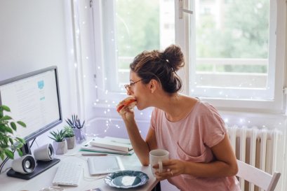 Stop Eating Lunch On The Working Desk!