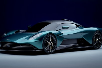 หรูแรง!! Aston Martin Valhalla ไฮบริดซุปเปอร์คาร์วางกลาง V8 ควบม้า 950 ตัว