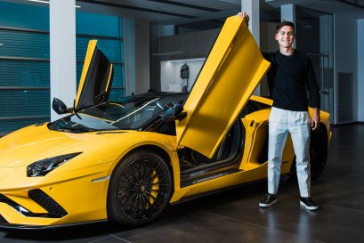 แข้งสตาร์ดัง เปาโล ดิบาล่า ฉลองยิงครบ 100 ประตู ด้วยการถอย Aventador S Roadster