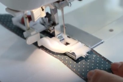 สาธิตวิธีการใช้งานตีนผีถักรังดุมอัตโนมัติ 1 ขั้นตอน