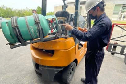 ตรวจสอบระบบใช้ก๊าซปิโตรเลียมเหลวเป็นเชื้อเพลิงของรถฟอร์คลิฟท์