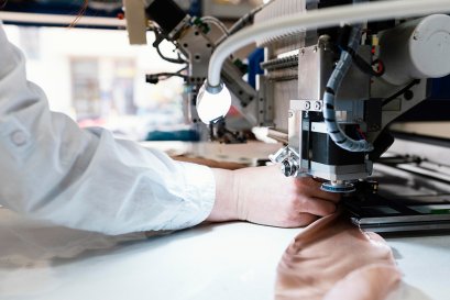 ผ้านันวูเว่น: วัสดุเงียบที่เปลี่ยนโลกการใช้ชีวิตโดยที่เราไม่รู้ตัว