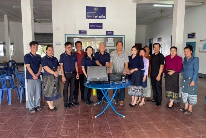 ບໍລິສັດ ເອເຊຍ ເຄມີ (ລາວ) ຈຳກັດມອບອຸປະກອນ ເຄື່ອງຄອມພິວເຕີ້ ປຣິນເຕີ້ ໃຫ້ກັບຕາແສງທ່າເດື່ອ