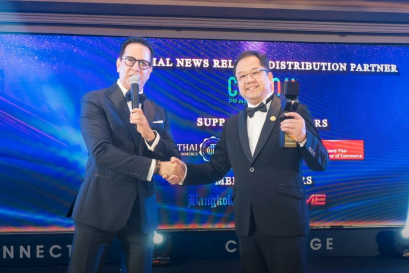 Healthfoods Corporation Group winning the Corporate Excellence Award at the Asia Pacific Enterprise Awards (APEA)