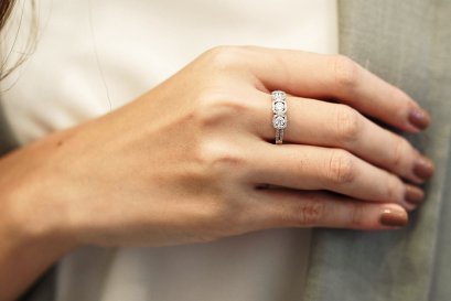 เทคนิคการเลือกซื้อเพชรให้แวววาว เจิดจรัส ในราคาที่เอื้อมถึง