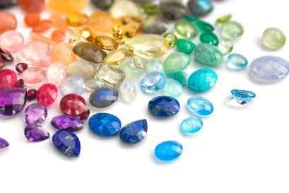 เลือกอัญมณีประจำวันเกิดอย่างไรให้ส่งเสริมดวงชะตา