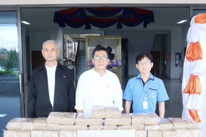 เชอรีล่อนมอบถุงน่องให้ทางมูลนิธิขาเทียม จ.เชียงใหม่