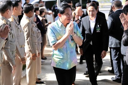 พีระพันธุ์  สวมใส่ เสื้อผ้าบาติกลายสมิหลา เข้าร่วมประชุม ครม. อย่างเป็นทางการนอกสถานที่ ครั้งที่ 1/2568 กลุ่มจังหวัดภาคใต้ฝั่งอ่าวไทย (สงขลา สุราษฎร์ธานี ชุมพร นครศรีธรรมราช และพัทลุง) พลิกฟื้นอ่าวไทยสู่ความยั่งยืน