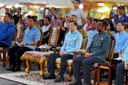 นักสู้เมืองสิงห์...เยี่ยมชมการแสดงตำนานนักรบบางระจัน ระหว่างเป็นประธานเปิดงาน แสง เสียง สิงห์ ครั้งที่ 3 ที่จังหวัดสิงห์บุรี 