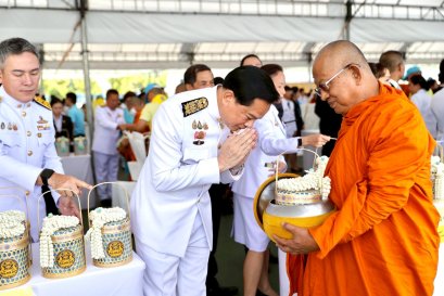 พีระพันธุ์ ร่วมพิธีเจริญพระพุทธมนต์และทำบุญตักบาตรถวายพระราชกุศล เนื่องในโอกาสวันเฉลิมพระชนมพรรษา สมเด็จพระนางเจ้าสิริกิติ์ พระบรมราชินีนาถ พระบรมราชชนนีพันปีหลวง 12 สิงหาคม