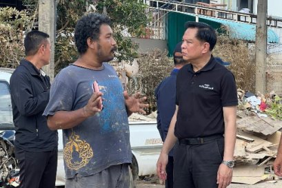 "พีระพันธุ์" นำทีม รทสช.ลงพื้นที่เยี่ยมเยียนให้กำลังใจชาวหาดใหญ่ รับฟัง 'ปัญหา - เรื่องร้องเรียน' ผู้ประสบภัย ลั่นพร้อมแก้วิกฤต หากชาวบ้านไม่ได้รับความเป็นธรรม