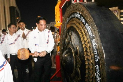 'พีระพันธ์ุ' ลั่นฆ้องชัย! ขอพร 'พระเจ้าตากสิน' สู้ศึกเลือกตั้ง นำทีมลงพื้นที่ฝั่งธนฯ อาสาเป็นผู้นำแก้วิกฤติชาติ
