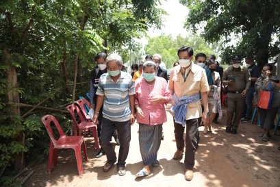 ลงพื้นที่ร้อยเอ็ด ช่วยเหลือ 2 เคสยากจน