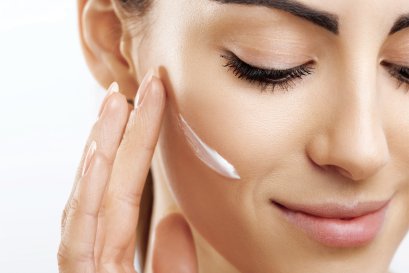 เลี่ยงได้ไม่เสี่ยงหน้าพัง! 7 ส่วนผสมอันตรายที่คนผิวแพ้ง่ายควรรู้