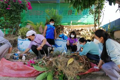 โรงพยาบาลส่งเสริม​ประจำตำบลแม่หละและคณะ​ อสม.ทำความสะอาด​บริเวรโรงเรียน​หลังจากปิดศูนย์ ​CI