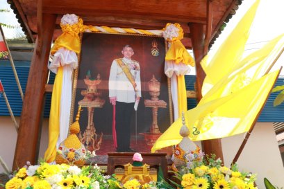 กิจกรรมทำบุญตักบาตรข้าวสารอาหารแห้ง พิธีถวายเครื่องราชสักการะ เนื่องในโอกาสวันเฉลิมพระชนมพรรษา 70 พรรษา พระบาทสมเด็จพระเจ้าอยู่หัว และกิจกรรมจิตอาสาบำเพ็ญประโยชน์