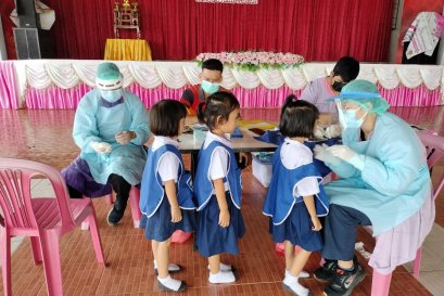 โรงพยาบาลส่งเสริมสุขภาพตำบลบ้านห้วยนกกกตรวจสุขภาพในช่องปากนักเรียน