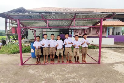 องค์การบริหารส่วนตำบลแม่หละ สร้างจุดพักขยะแบบมีหลังคาให้กับโรงเรียนบ้านแม่สละเหนือ