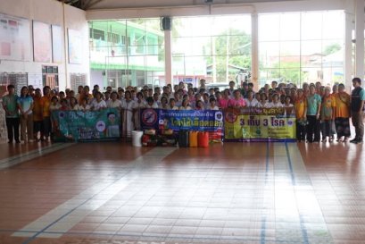 ฉีดพ่นยากำจัดยุงลาย โดยเจ้าหน้าที่องค์การบริหารส่วนตำบลแม่หละ ร่วมกัน อสม.สธ.แม่หละ