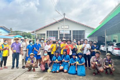 อสม.หมู่ที่ 2 บ้านแม่หละยาง พร้อมด้วยนักเรียน และคุณครู ร่วมกันสำรวจแหล่งน้ำขังที่เป็นแหล่งเพาะพันธุ์ยุงลายในโรงเรียน