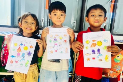 เด็กปฐมวัย...วาดและต่อเติมภาพทะเลตามจินตนาการ