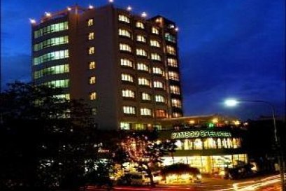 โรงแรมแบมบูกรีนเซ็นทรัล (Bamboo Green Central Hotel)