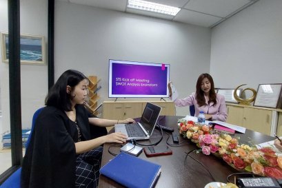 Meeting about SWOT Analysis. 