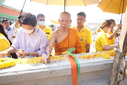 พิธีตอกเสาเข็มเป็นปฐมฤกษ์สร้างอาคารรักษาผู้ป่วย โรงพยาบาลบาลพระมงคลเทพมุนี (สด จนฺทสโร)