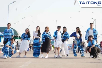 บริษัท ไต้ทงแมชชีนเนอรี่ จำกัด ร่วมสนับสนุน ลายผ้า นกนางนวลและใบโพทะเล เอกลักษณ์ของจังหวัดสมุทรปราการ 