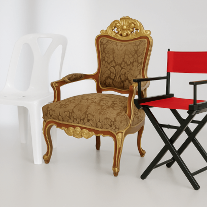 เก้าอี้พลาสติกสีขาว เก้าอี้หลุยส์สุดหรู และเก้าอี้ผู้กำกับสีแดงสำหรับเช่าอีเวนต์
