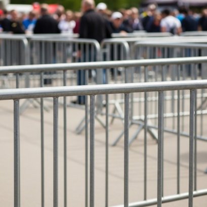 แผงกั้นจราจรเหล็กสำหรับควบคุมฝูงชนในงานอีเวนต์