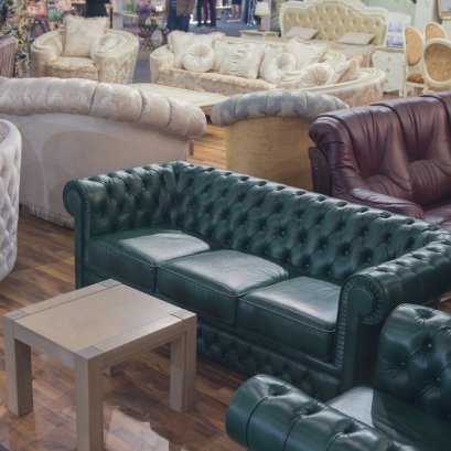 เปรียบเทียบโซฟาผ้า โซฟาหนัง และโซฟาปรับนอนได้ สำหรับเช่าใช้งานในงานอีเวนต์และที่พักอาศัย