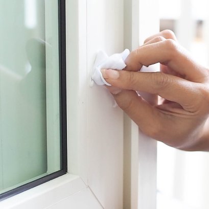 เช็ดทำความสะอาดประตู